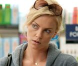 Un extrait vulgaire mais très drôle de Young Adult, en salles le 7 mars 2012.