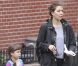 Maggie Gyllenhaal : Enceinte, elle reste une maman poule qui grignote