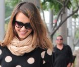 Jessica Alba à Los Angeles et avec le sourire le 29 novembre 2011 