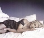<em>In bed with Madonna</em> (<em>Truth or dare</em> en anglais) est un documentaire sur les coulisses du Blonde Ambition Tour, sorti en 1991.<br />