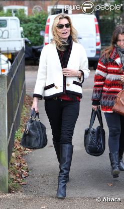 Kate Moss à Londres dans un look divin. Le 30 novembre 2011
