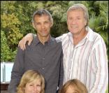 Yves Rénier, sa femme Karin, et Paul Belmondo et sa femme Luana,