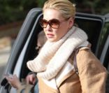 Katherine Heigl rentre chez elle à Los Angeles, le 1er décembre 2011.