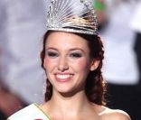 Delphine Wespiser devient Miss France 2012 le 3 décembre 2011 à Brest