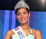 Cindy Fabre (Miss France 2005) lors de son sacre en décembre 2004