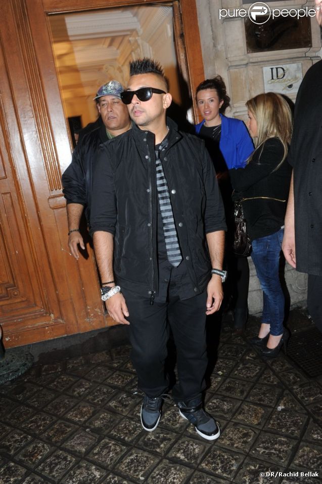 Roi de la nuit, Sean Paul sort de son showcase au Milliardaire le 6 décembre 2011 à Paris