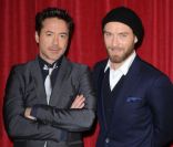 Robert Downey Jr. et Jude Law présentent Sherlock Holmes : Jeu d\'ombres à Londres, le 9 décembre 2011.