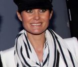 Laeticia Hallyday à l'avant-première des  Tribulations d'une caissière , à Paris le 12 décembre 2011.