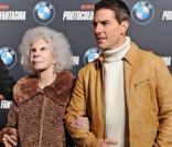 La duchesse d'Albe, son mari Alfonso Diez et Tom Cruise à l'avant-première de Mission : Impossible - Protocole Fantôme à Madrid, le 12 décembre 2011.