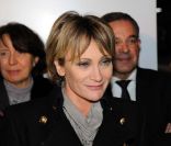 Patricia Kaas accueille les premiers voyageurs de la ligne Paris-Berlin-Moscou, à la gare de l\'Est à Paris, le 13 décembre 2011.