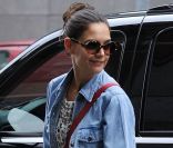 Katie Holmes en pleine balade à New York le 14 décembre 2011<br />