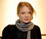 Mélanie Thierry présente le court métrage La vitesse du passé, à Paris, le 15 décembre 2011.