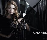 Blake Lively, égérie des sacs Mademoiselle de Chanel et fatale sous l'objectif de Karl Lagerfeld. 