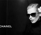 Claudia Schiffer, égérie de Prestige pour Karl Lagerfeld et la maison Chanel. 