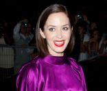 L'actrice Emily Blunt se rend au défilé Yves Saint Laurent lors de la fashion week printemps été 2012 à Paris, le 3 octobre 2011. 