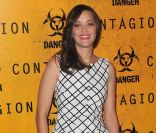 Marion Cotillard, tout de Dior vêtue pour la première du film Contagion. Paris, le 23 octobre 2010. 
