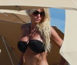 Victoria Silvstedt : sublime en bikini noir à Miami le 26 décembre 2011