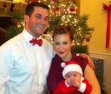 Alyssa Milano, David Bugliari et leur petit Milo le jour de Noël en 2011