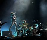 Bono et U2 au Stade de France pour le 360° Tour, à Paris, le 18 septembre 2010.<br />