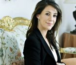 Marie de Danemark, 34 ans et enceinte de 7 mois de son deuxième enfant, posait le 6 décembre 2011 dans sa résidence de Mögeltönder, le château de Schackenborg, à l'occasion d'une interview pour le  Jyllands-Posten .