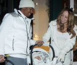 Mariah Carey et Nick Cannon, heureux, sortent leurs jumeaux Monroe et Moroccan, à Aspen, pour le réveillon du 31 décembre 2011