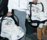 Mariah Carey et son mari Nick Cannon, tout de blanc, sortent leurs jumeaux Monroe et Moroccan, à Aspen, pour le réveillon du 31 décembre 2011