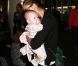 L'adorable Haven dans les bras de sa maman Jessica Alba de retour d'un séjour au Mexique. Le 3 janvier 2011