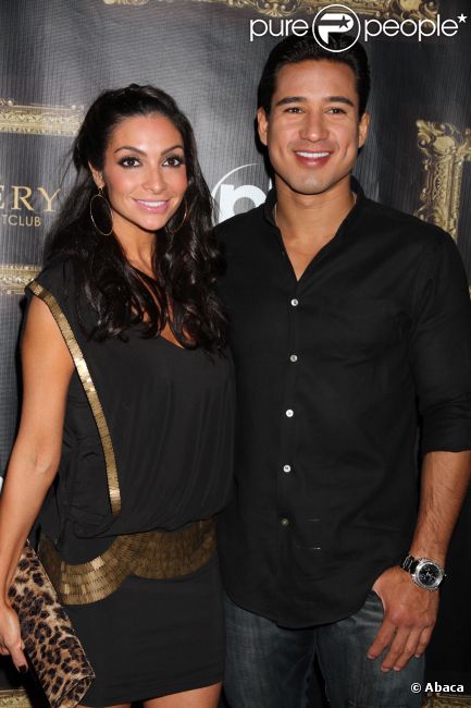 Mario Lopez et sa girlfriend Courtney Mazza en octobre 2011 à Las Vegas