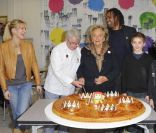 Bernadette Chirac, Lorie et Christian Karembeu lors du lancement de la 23ème opération Pièces Jaunes, à l\'hôpital de Garches, le 5 janvier 2012