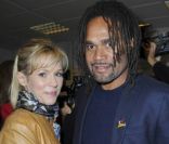 Lorie et Christian Karembeu lors du lancement de la 23ème opération Pièces Jaunes, à l'hôpital de Garches, le 5 janvier 2012