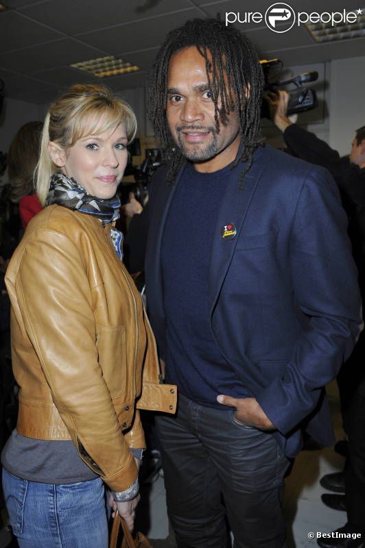 Lorie et Christian Karembeu lors du lancement de la 23ème opération Pièces Jaunes, à l'hôpital de Garches, le 5 janvier 2012