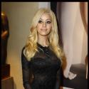 Zahia Dehar fait défiler sa ligne de lingerie