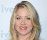 Christina Applegate lors de la conférence de presse NBC Universal à Los Angeles le 6 janvier 2012 