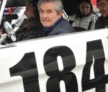 Claude Lelouch à bord de sa Ford Mustang participait à la 12e Traversée de Paris, le 8 janvier 2012.