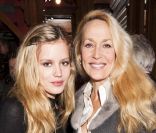 Jerry Hall et Georgia May Jagger à Londres, le 14 décembre 2011. 