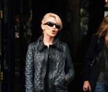 Kylie Minogue quittant le Georges V