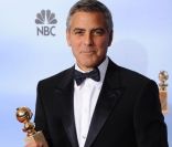 George Clooney, meilleur acteur pour The Descendants aux Golden Globes à Los Angeles, le 15 janvier 2012.