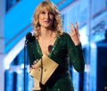 Laura Dern aux Golden Globes, le 15 janvier 2012 à Los Angeles.