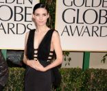 Rooney Mara en robe Nina Ricci arrive aux Golden Globes 2012 