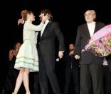 Louise Bourgoin, Frédéric Beigbeder et Michel Legrand lors de la soirée d'avant-première du film L'amour dure trois ans à Paris le 7 janvier 2012
