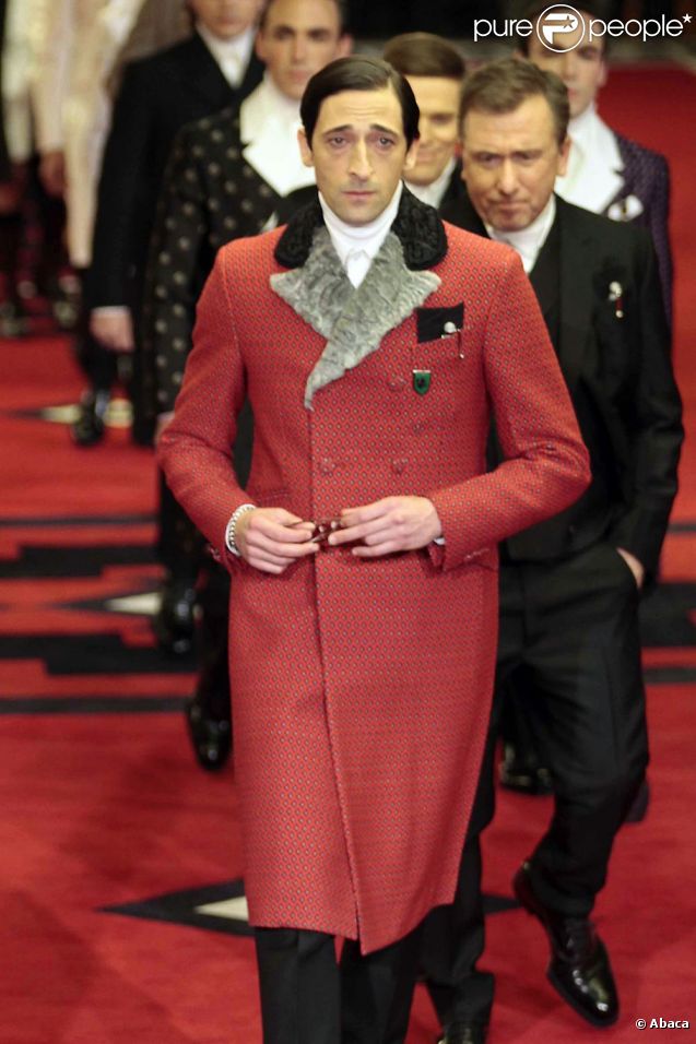 Adrien Brody défile pour Prada automne-hiver 2012 à Milan, le 15 janvier 2012.