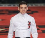 Jamie Bell défile pour Prada à Milan, le 15 janvier 2012.