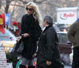 Victoria Silvstedt et son compagnon Maurice Dabbah : les tourtereaux vont déjeuner chez Cipriani à New York le 16 janvier 2012 