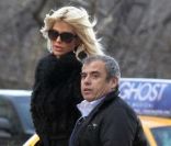 Victoria Silvstedt et son compagnon Maurice Dabbah, amoureux et complices, vont déjeuner chez Cipriani à New York le 16 janvier 2012 