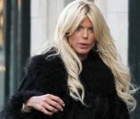 Victoria Silvstedt : la superbe bimbo s'offre quelques jours de vacances à New York avec son compagnon Maurice Dabbah, le 16 janvier 2012 