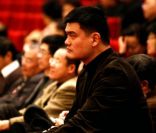 Yao Ming le 13 janvier 2012 Shangai, fraîchement élu au Comité permanent de la Conférence consultative politique de Shanghai