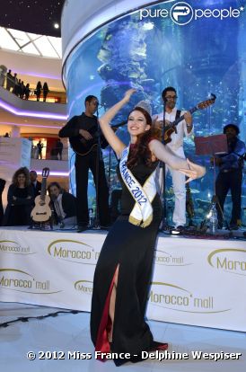 Delphine Wespiser : danse orientale pour la Miss France 2012, jeudi 12 janvier 2012 en visite dans le prestigieux Morocco Mall de Casablanca au Maroc