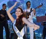 Delphine Wespiser, divine danseuse orientale, dans un endroit paradisiaque !