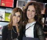 Carine Roitfeld, soutenue par Roberta Armani lors d'une séance de dédicaces du livre Irreverent à Milan, le 17 janvier 2012.