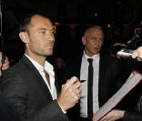 Jude Law à l'avant-première de  Sherlock Holmes :   Jeux d'ombre s à Paris, le 19 janvier 2012.